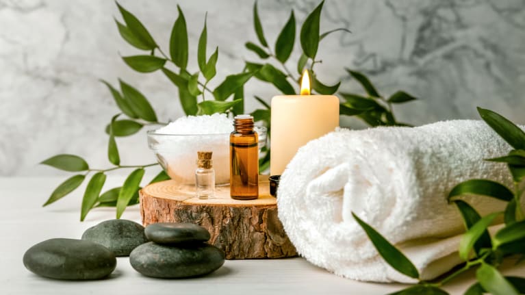 Nhân viên Spa luôn là những người rất quan trọng trong việc chăm sóc sức khỏe và sắc đẹp cho khách hàng, nhưng không được hưởng chế độ nghỉ vào chủ nhật tại Tòa án Massachusetts. Dù vậy, điều này không cản trở khát khao và đam mê của các nhân viên Spa, họ sẽ luôn tận tâm với công việc của mình để mang đến cho khách hàng những trải nghiệm thực sự tuyệt vời và dịch vụ chuyên nghiệp.