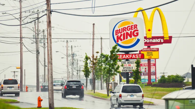 California Raises Wages for Fast-Food Workers