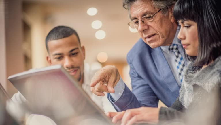 Passing It On: Students Dig into Knowledge Transfer at Siemens