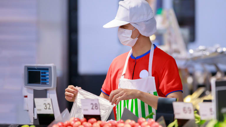 grocery worker wearing face mask