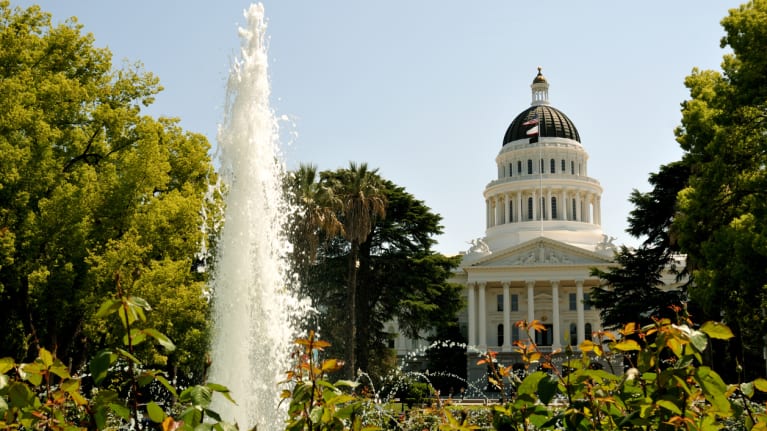 california statehouse and water fountain